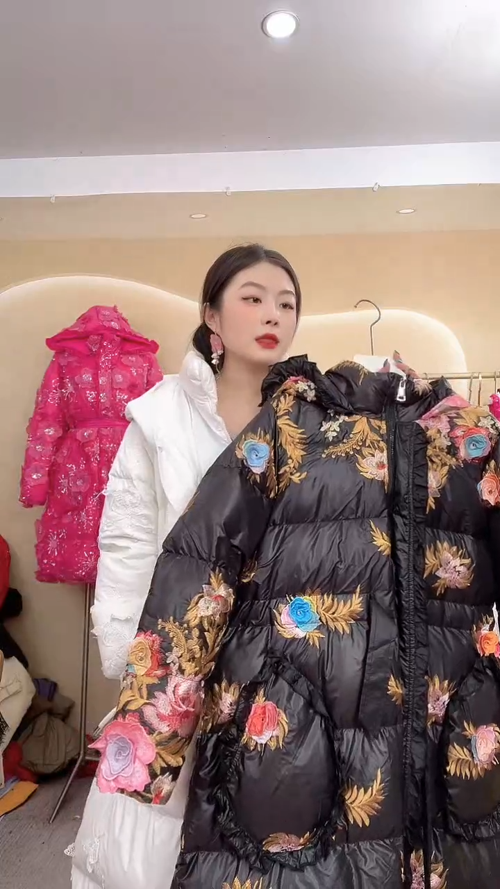 套头款399黑色凤尾玉蝶花