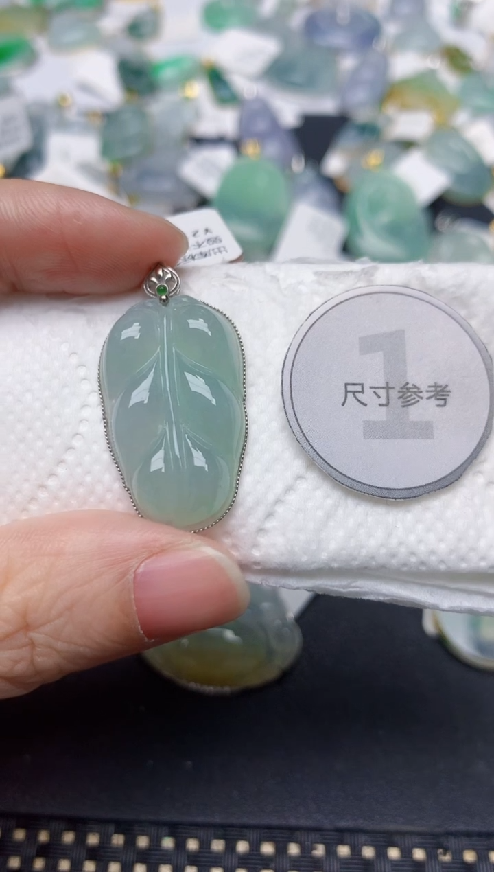 颈饰18K金镶嵌翡翠天然缅甸A货翡翠