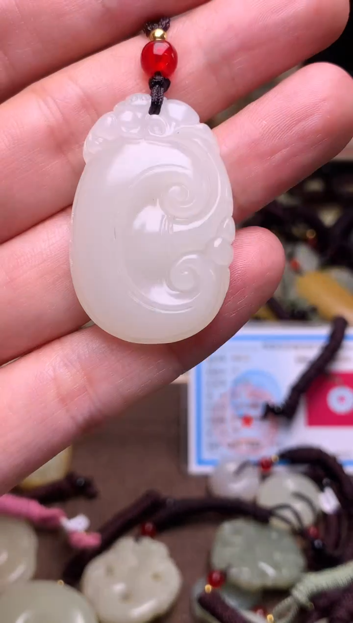 玉新疆料青海料清水吊坠