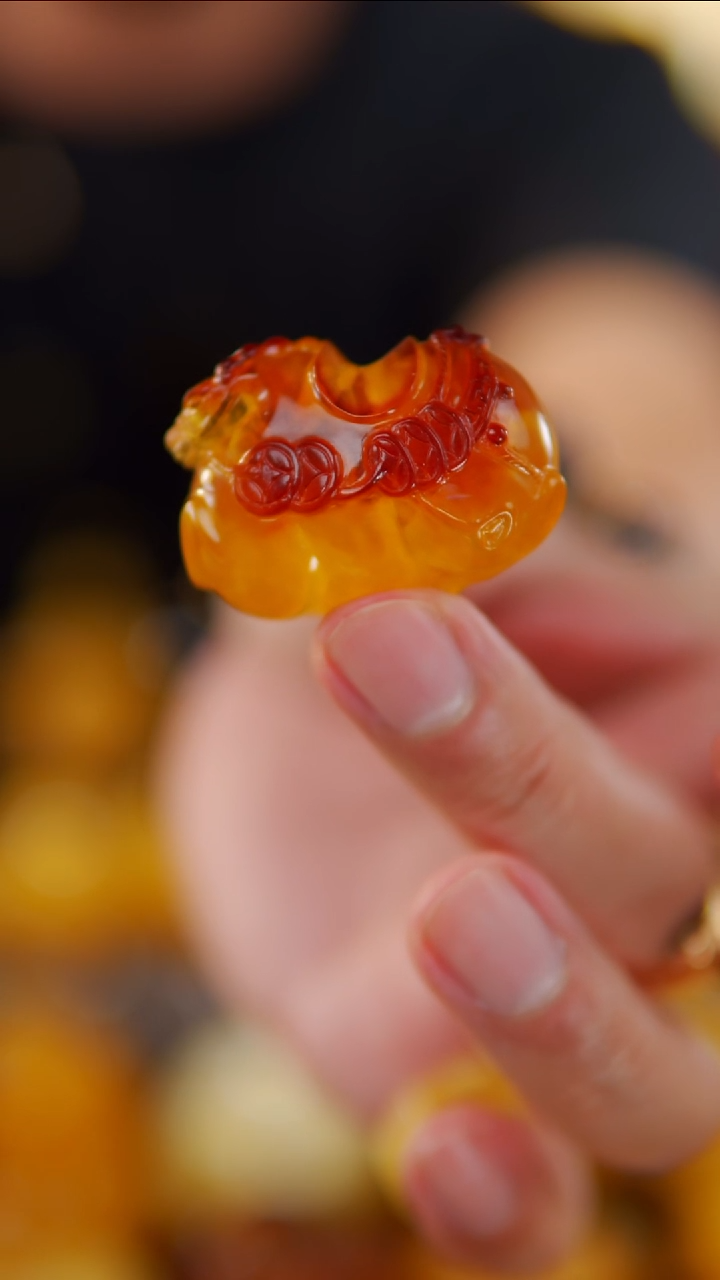 裸石琥珀未镶嵌焦皮料俏色唐马17.7