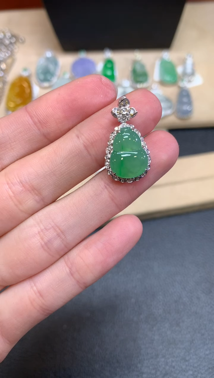 【闪购商品】翡翠颈饰18K金镶嵌葫芦【无服务费】