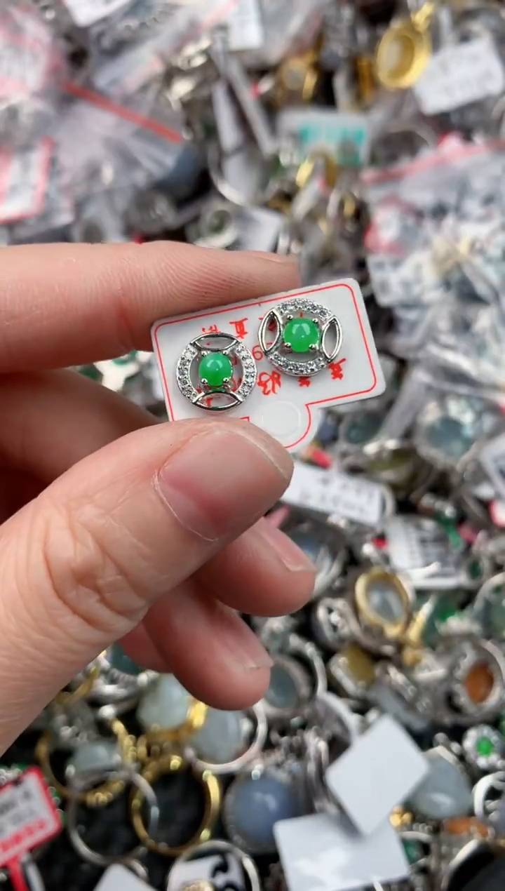 银S925镶嵌戒指翡翠666       7