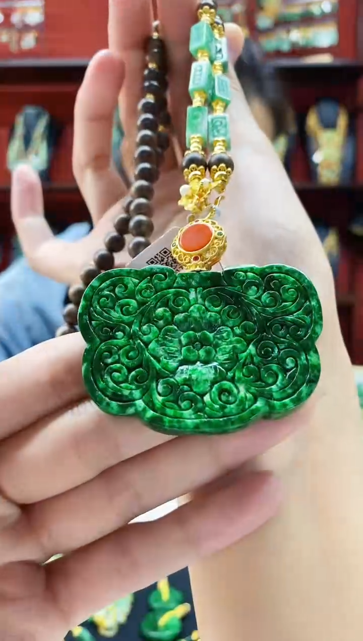 颈饰未镶嵌翡翠吊坠