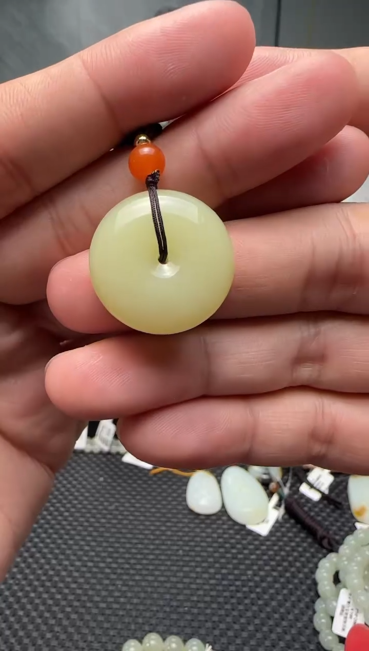 吊坠(赠链)未镶嵌和田玉平安扣