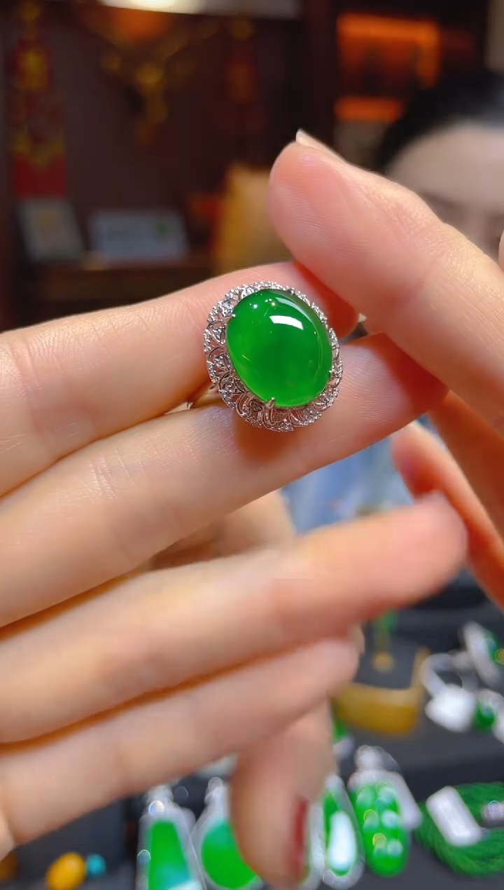 【闪购商品】翡翠戒指18K金镶嵌115134天然A货翡翠蛋面戒指
