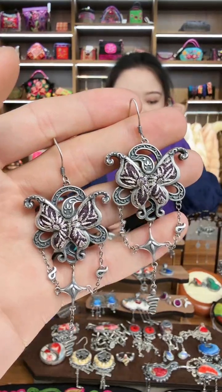 【闪购商品】织绣129蒙阿苏苗绣传承