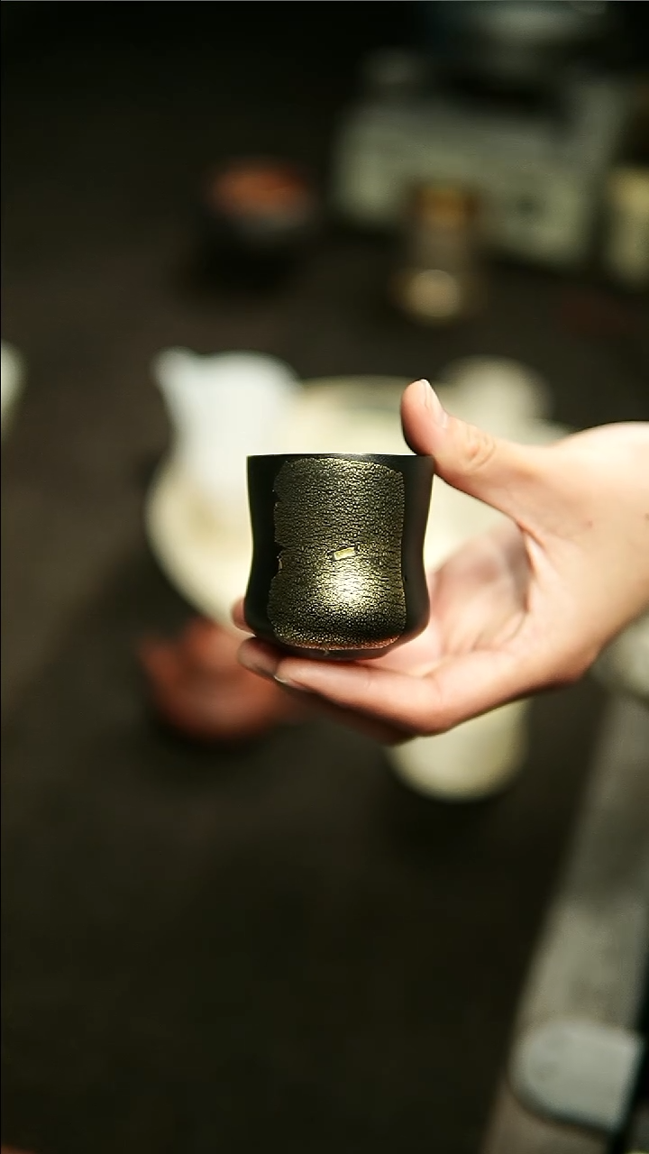 【闪购商品】王沁玻璃黑金主人杯