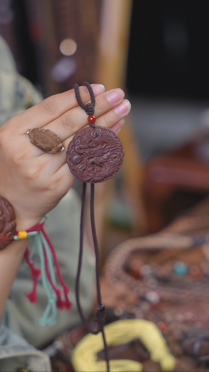 泥塑花蕊夫人 小龙牌脖挂福利款
