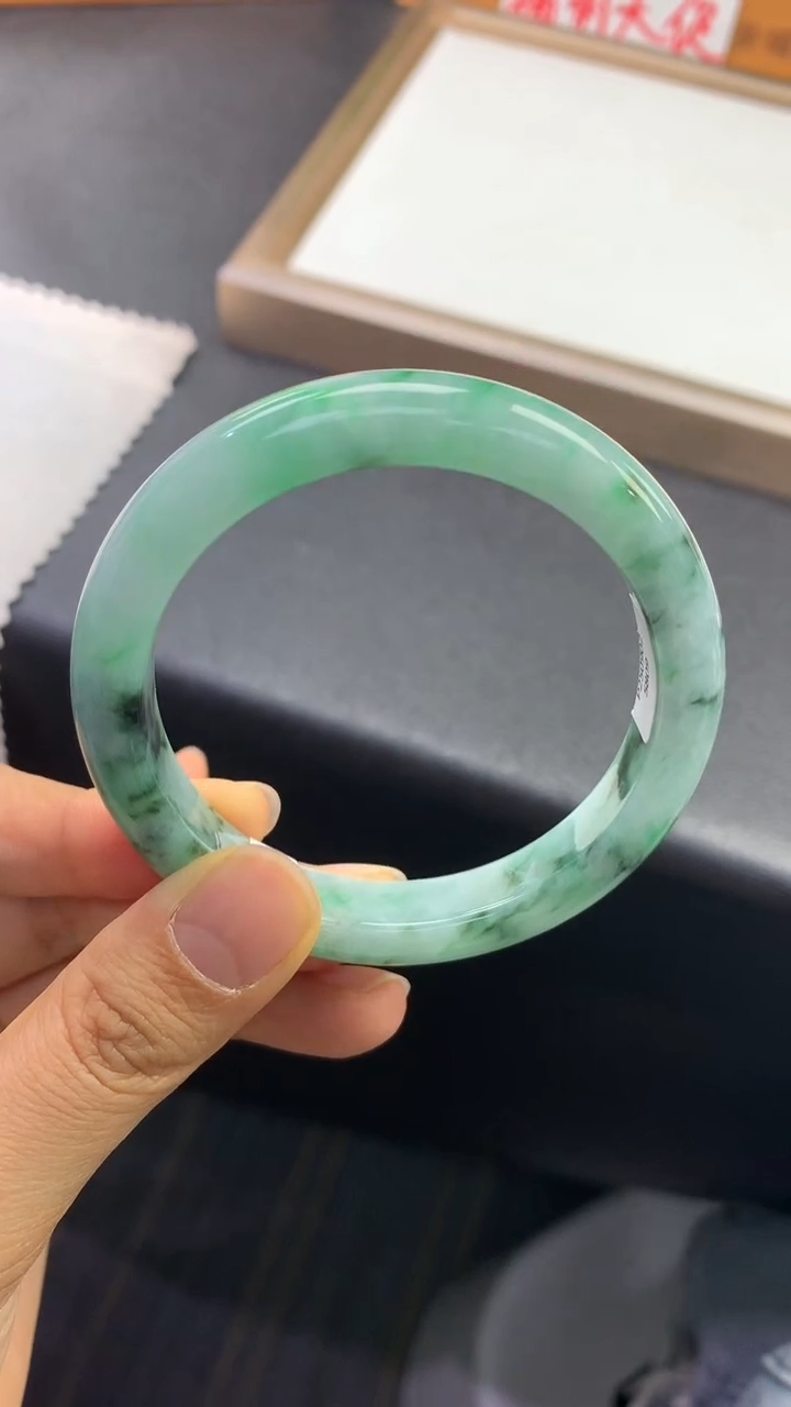 未镶嵌手镯翡翠退货需手镯吊牌标签完好 55.5正圈