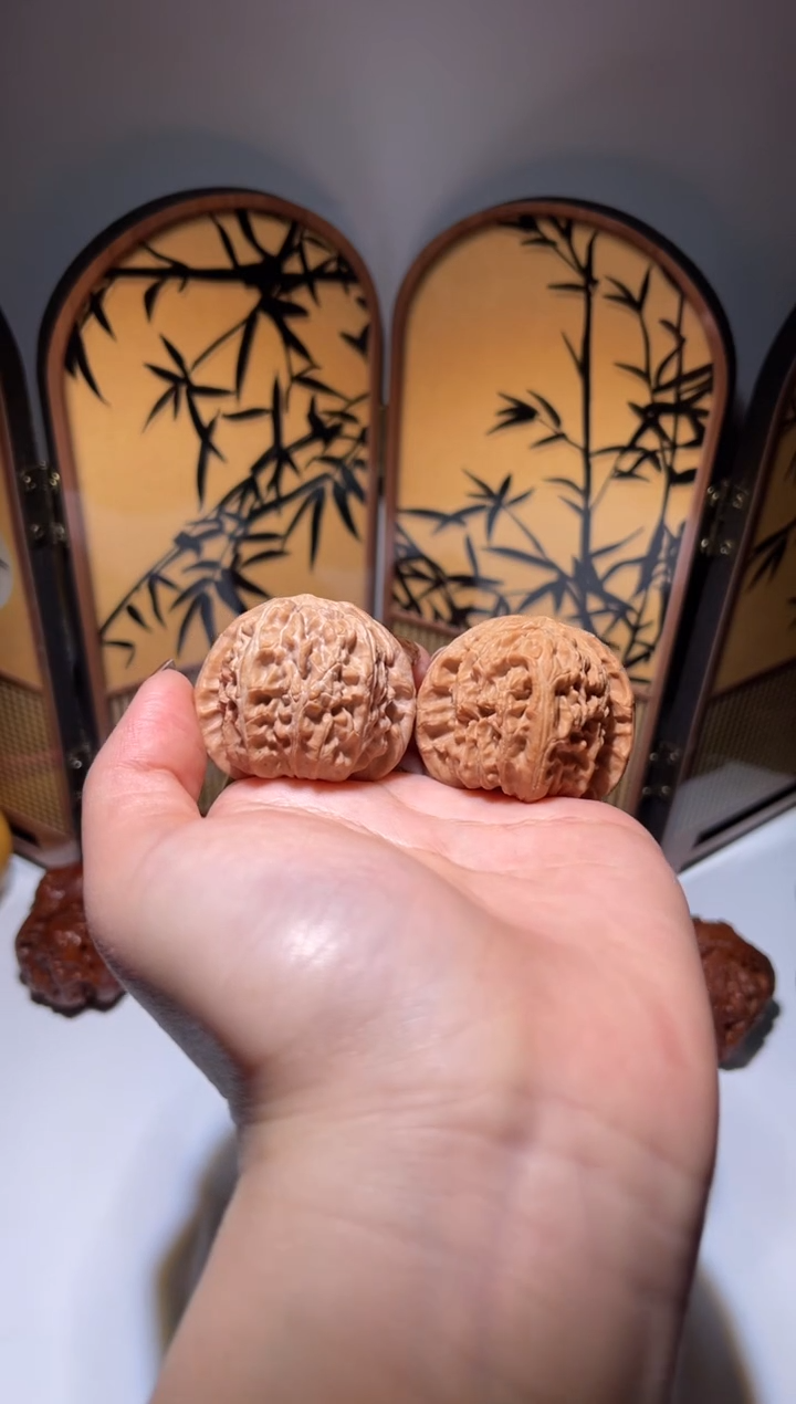 吊坠文玩核桃106号全品三角白 39尺寸