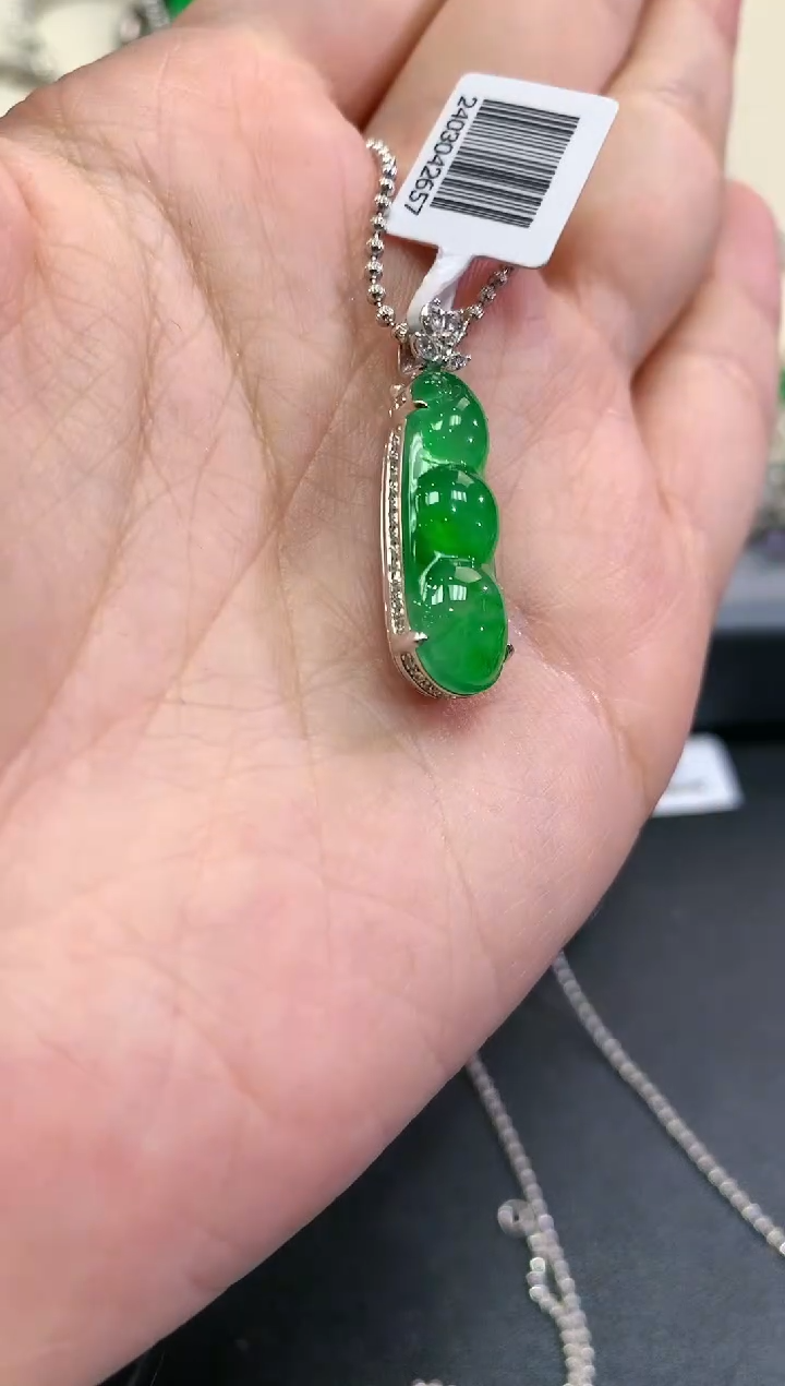 【闪购商品】翡翠颈饰18K金镶嵌D47