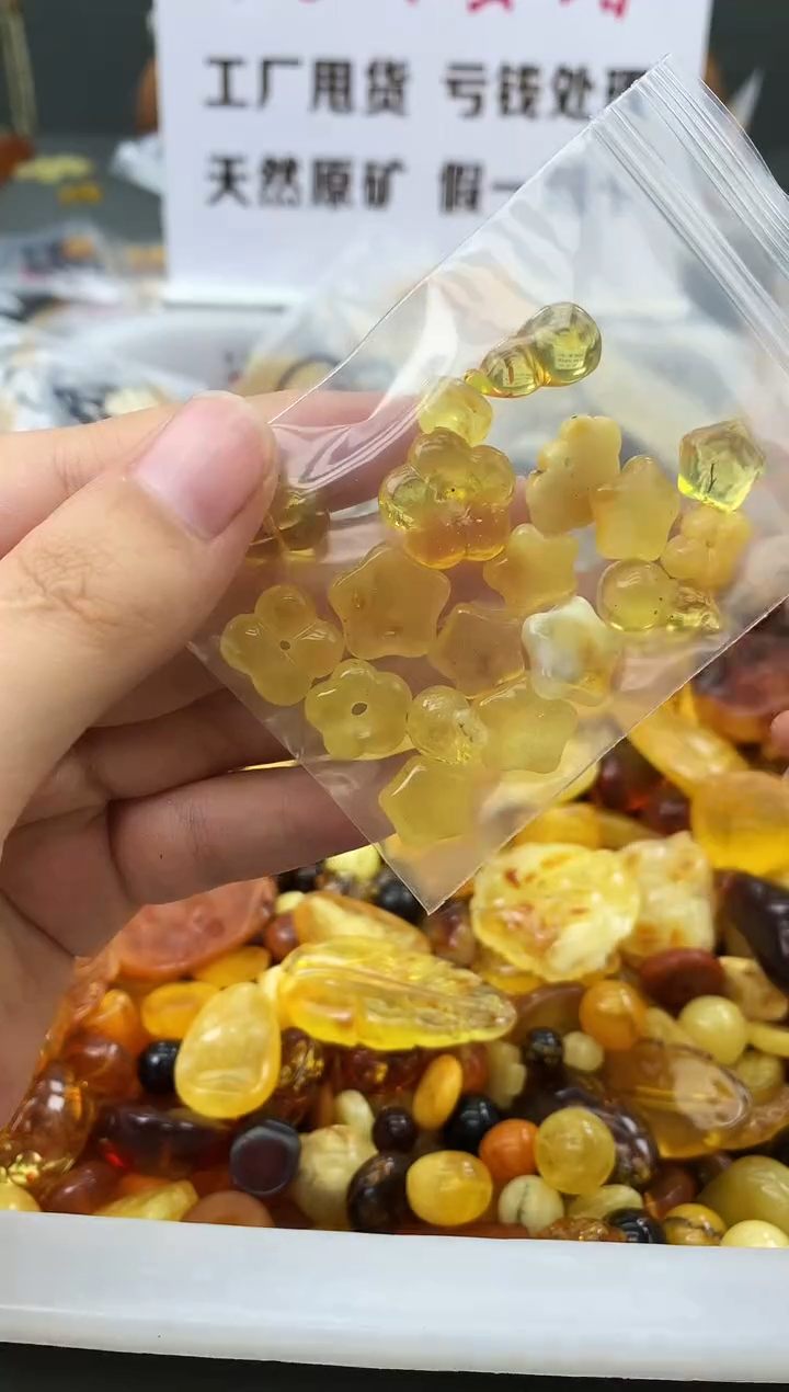 未镶嵌琥珀珠宝奇石45