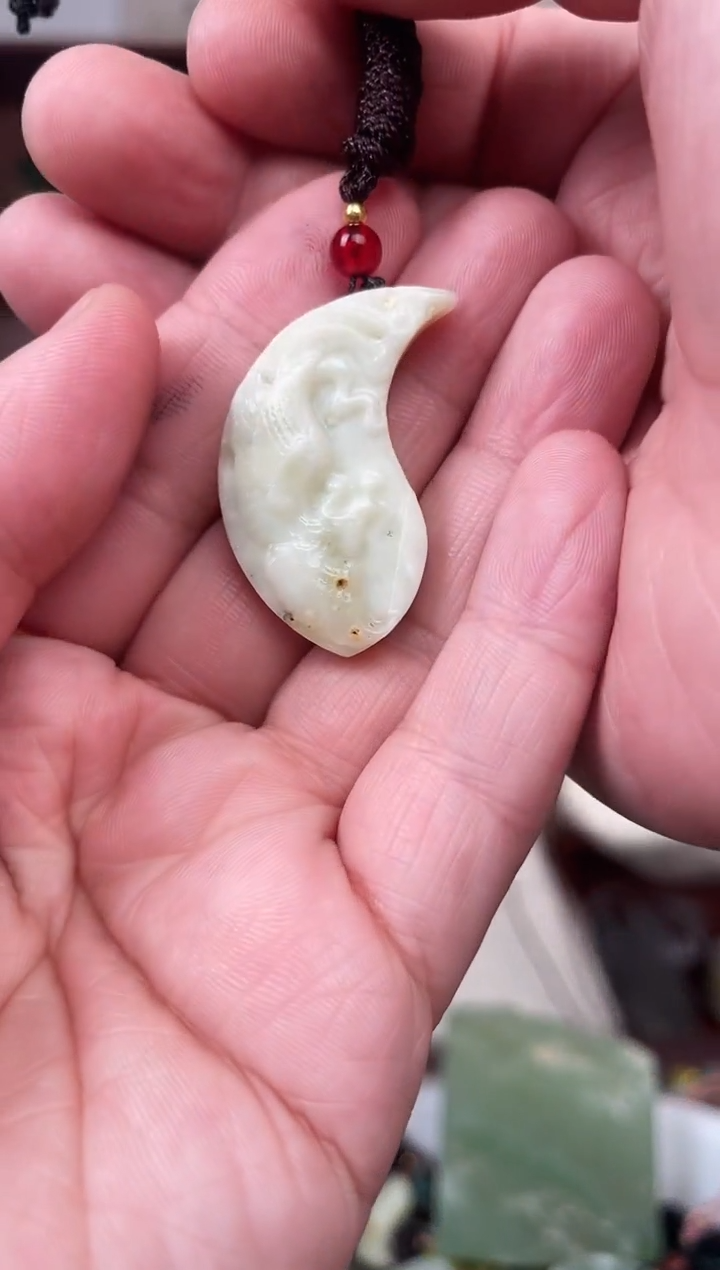 未镶嵌蛇纹石玉颈饰·