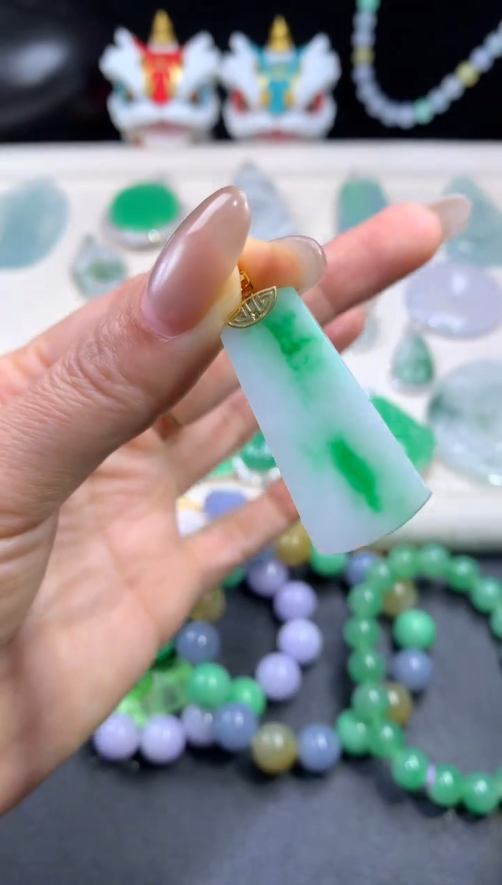 吊坠(不含链)18K金镶嵌翡翠 