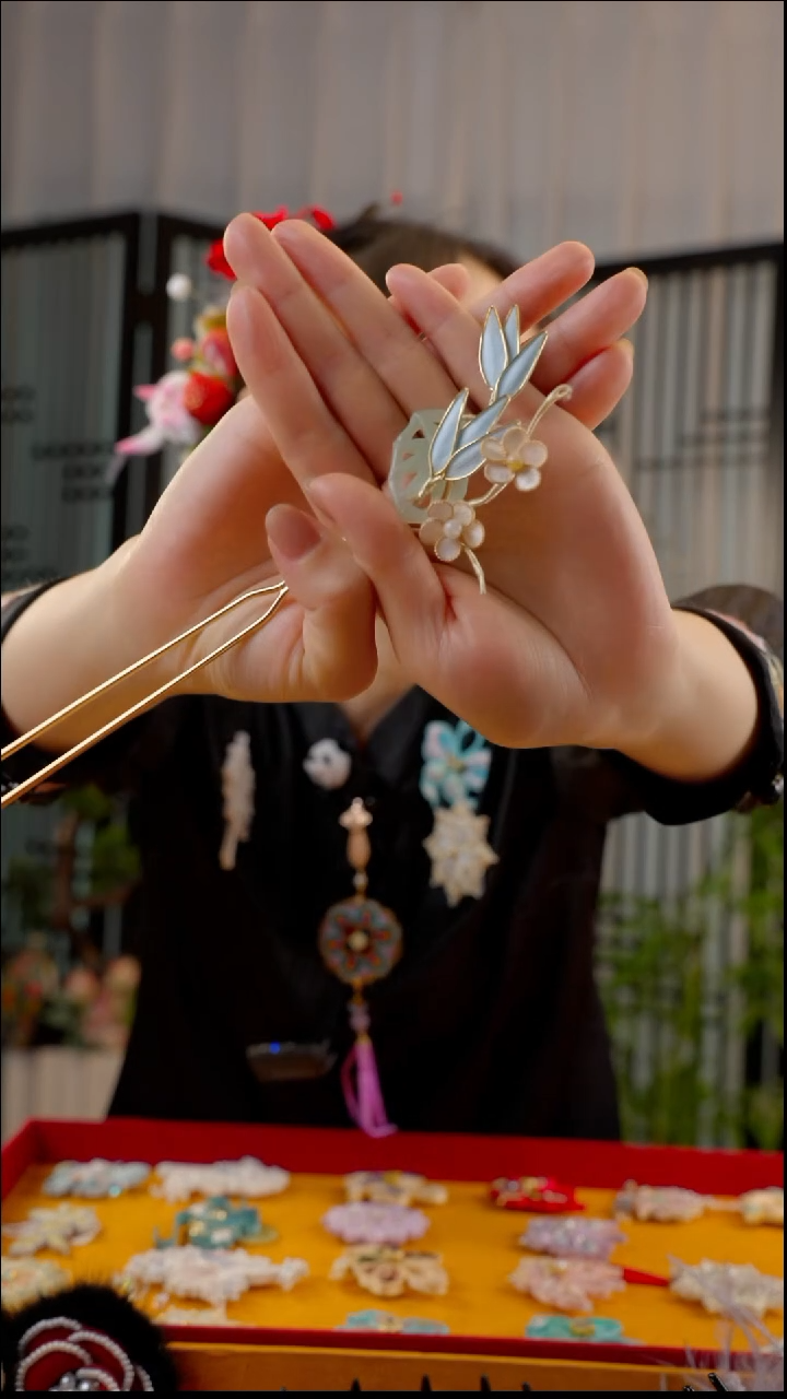 刺绣非遗苏绣绒花手工饰品