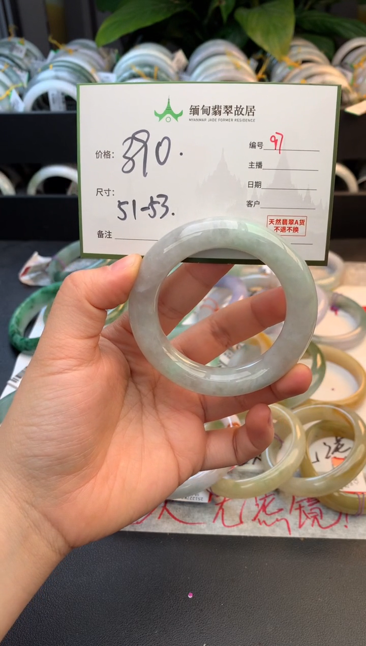 未镶嵌定制翡翠毛货需精细抛光+多人