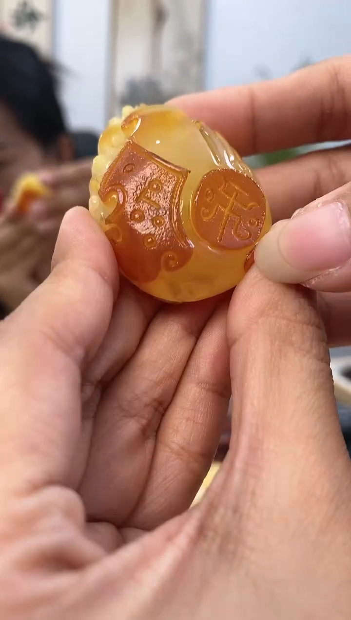 【闪购商品】蜜蜡裸石未镶嵌天然琥珀蜜蜡仿古龙