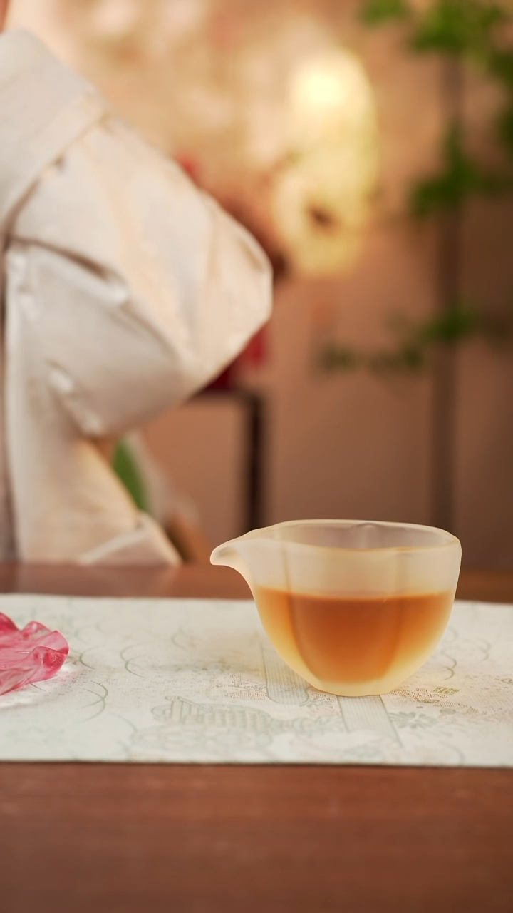 【闪购商品】25号花意公道杯白色