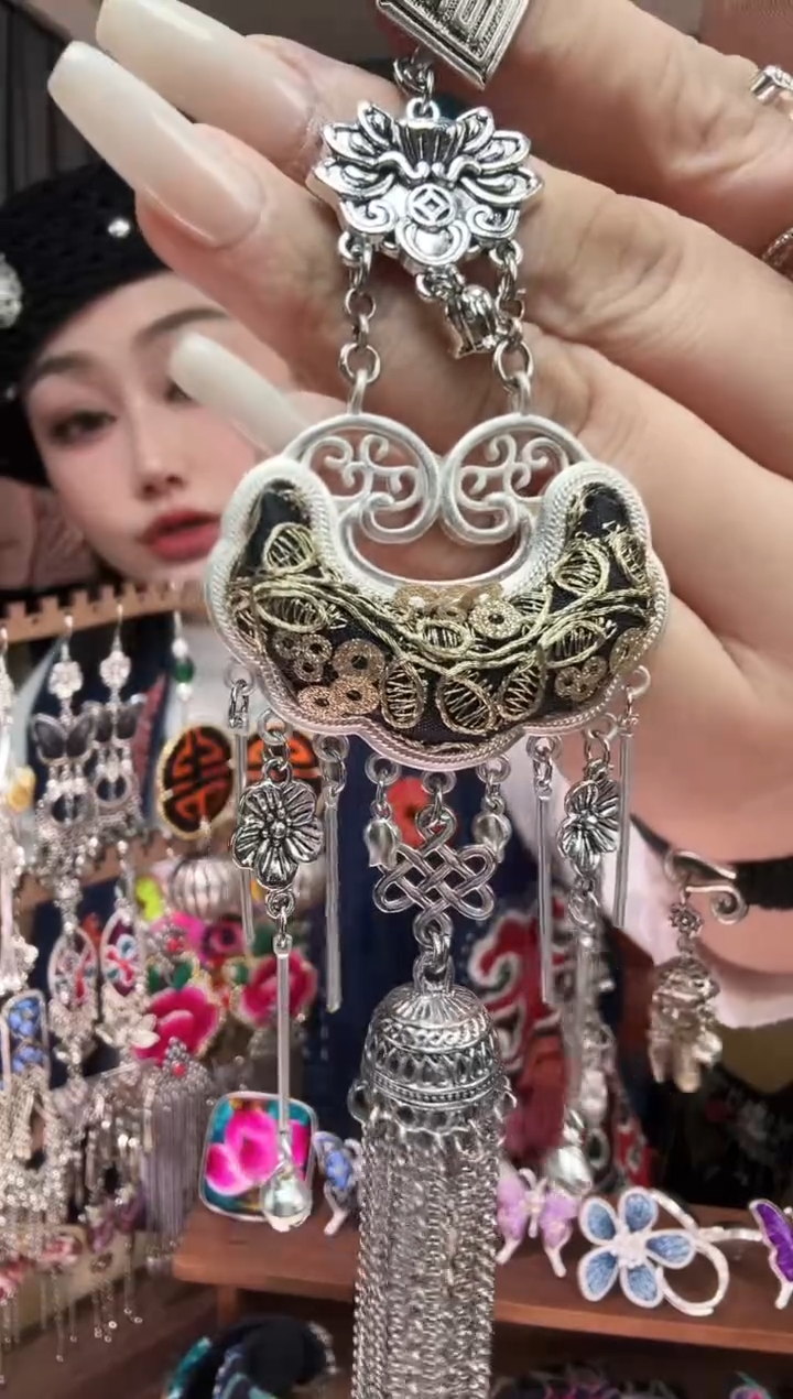 刺绣纯手工民族风刺绣吊坠