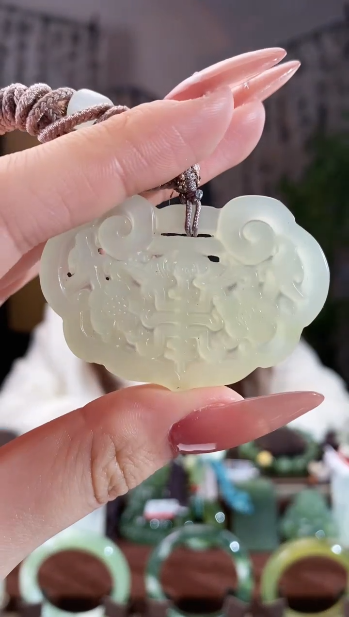 【闪购商品】岫玉颈饰未镶嵌长命锁