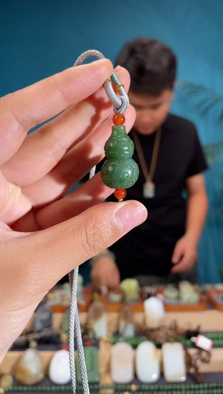 和田玉未镶嵌颈饰1