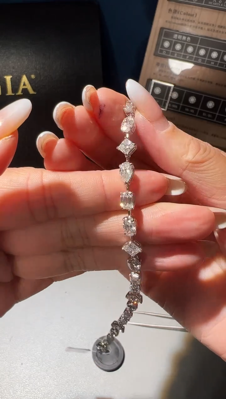 【闪购商品】实验室培育钻石裸石未镶嵌18K金手链共10克拉副石