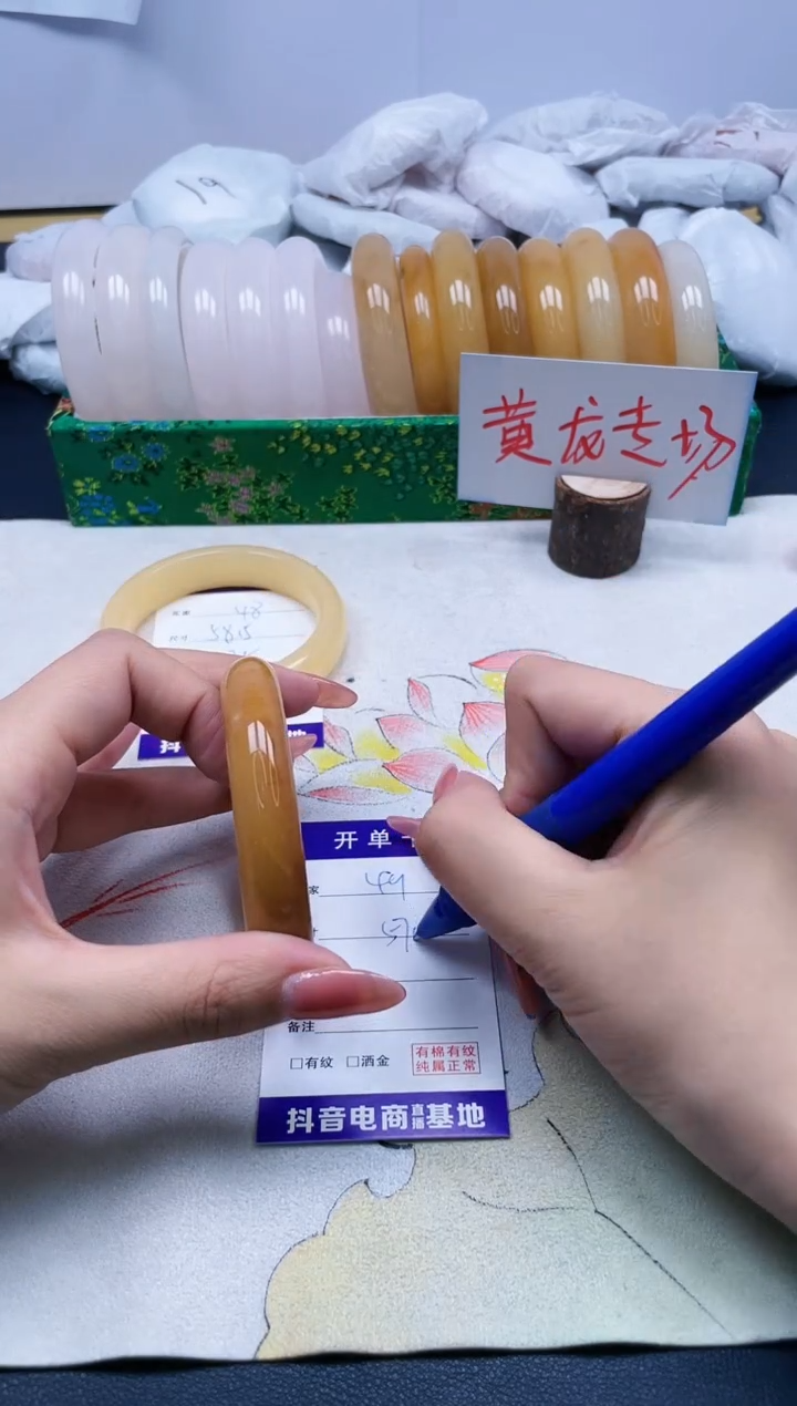 【闪购商品】石英质玉手镯未镶嵌49/57.5