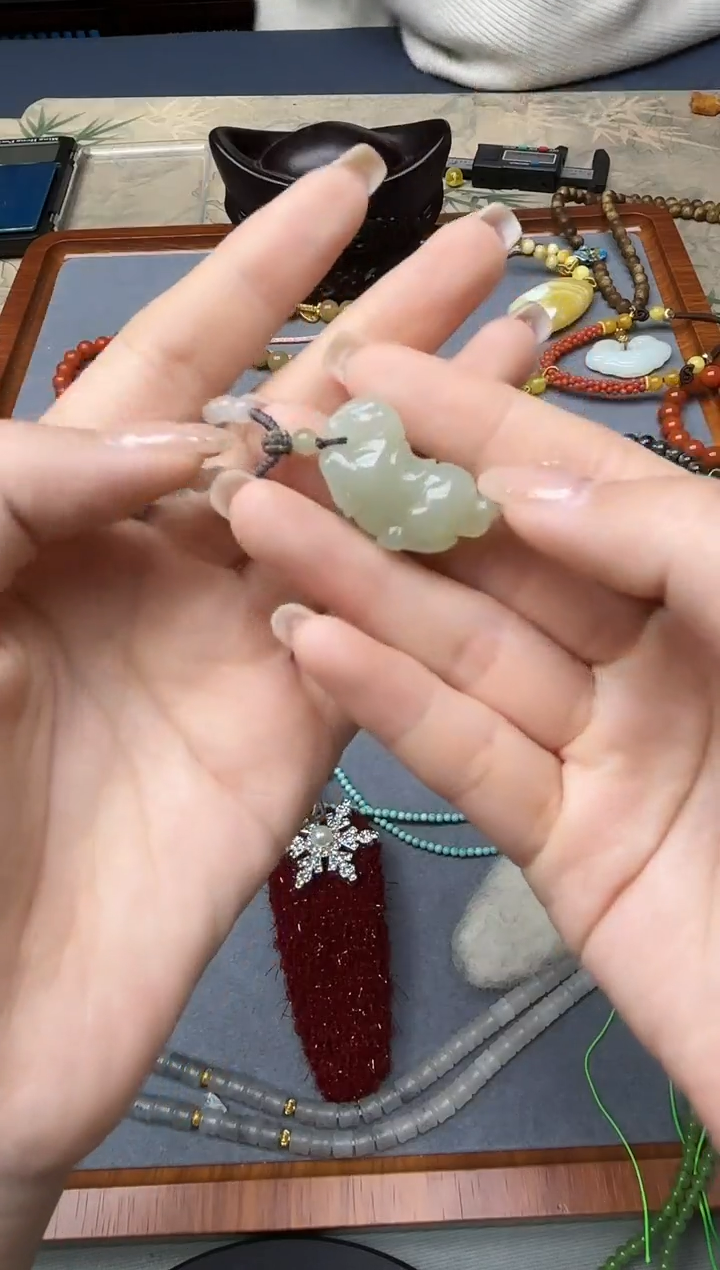 颈饰未镶嵌和田玉和田玉马吊坠HX