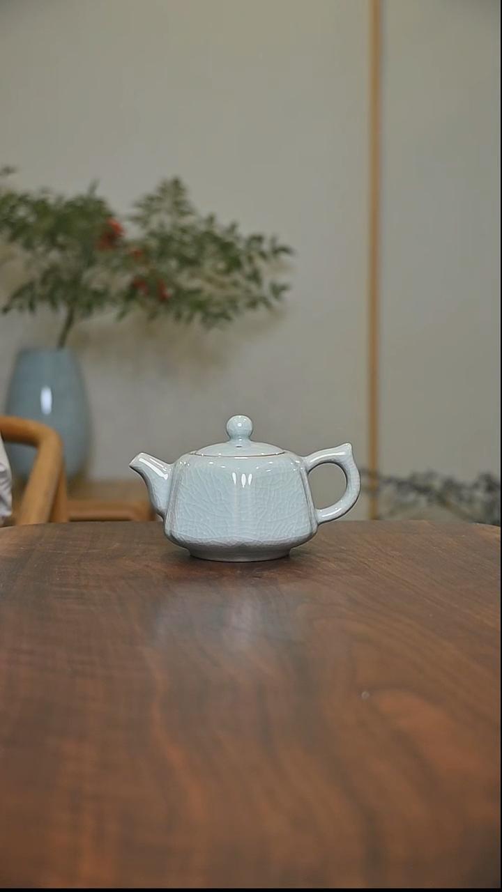 六合泰平壶 粉青釉 微瑕 朱家汝窑款