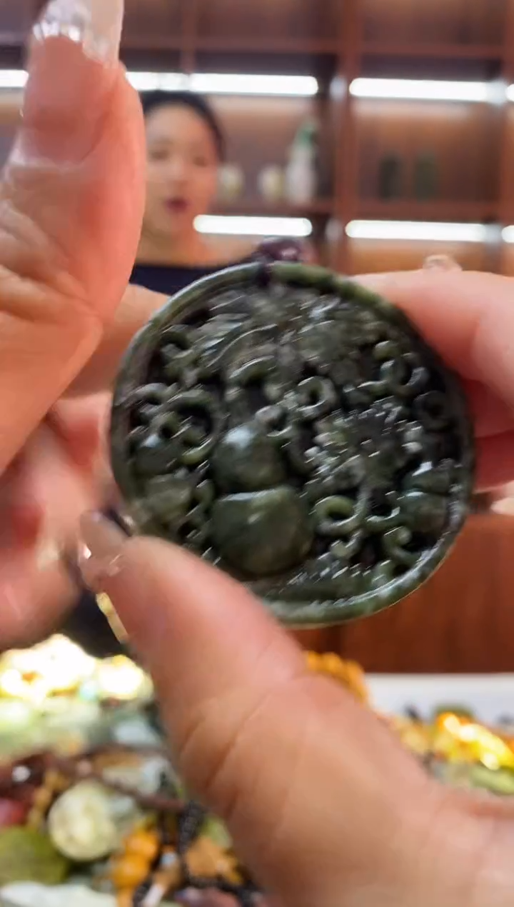 未镶嵌岫玉吊坠    