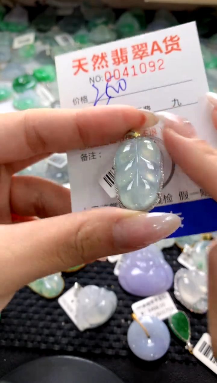 颈饰18K金镶嵌翡翠1111111111111111