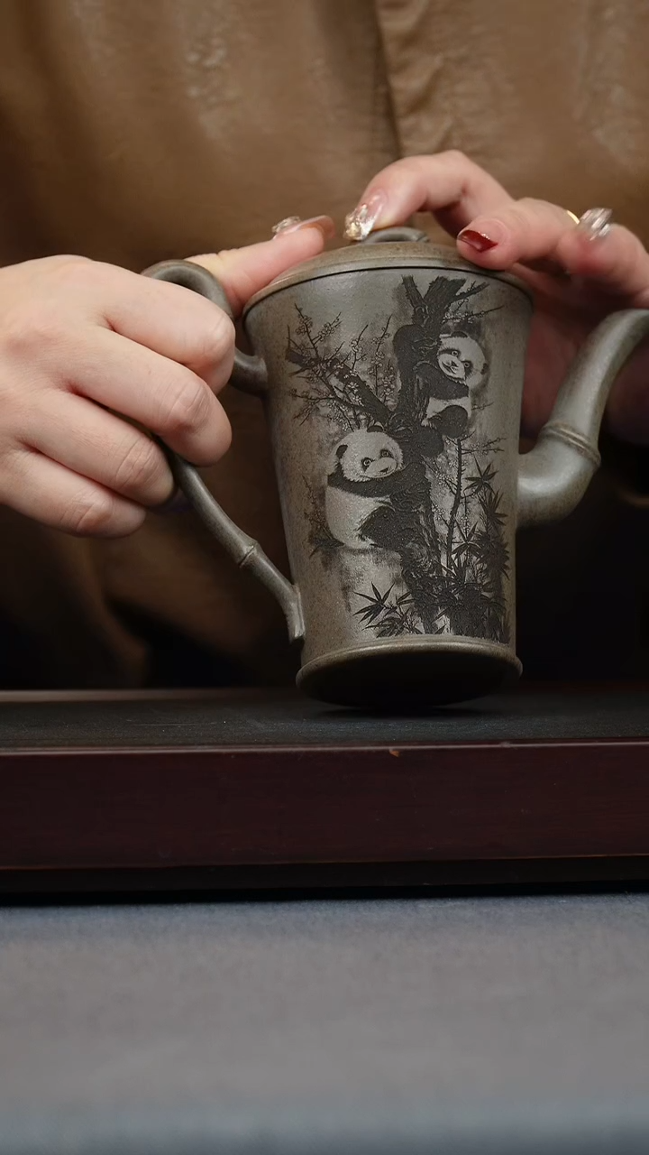 【闪购商品】紫砂茶壶梨皮青 高汉瓦 刻熊猫