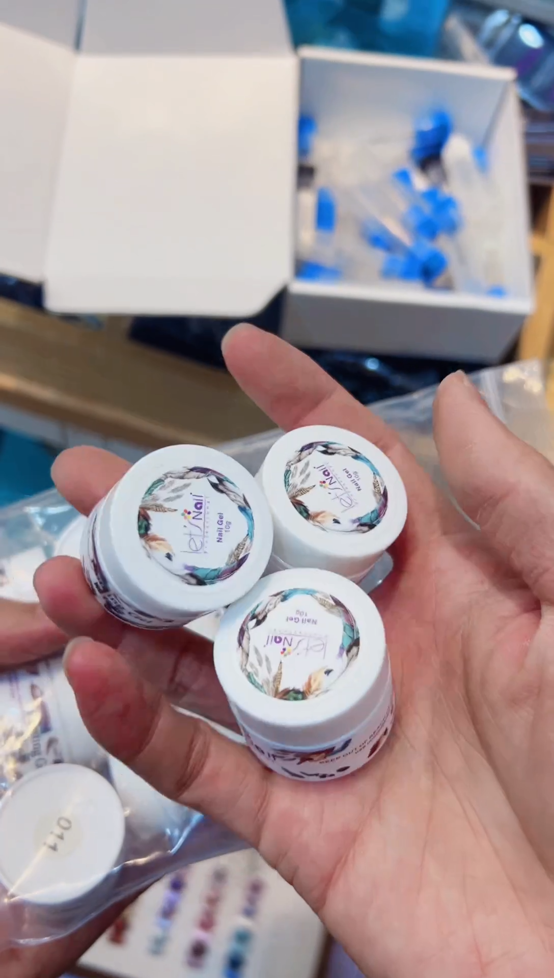 55  白色雕花胶3个