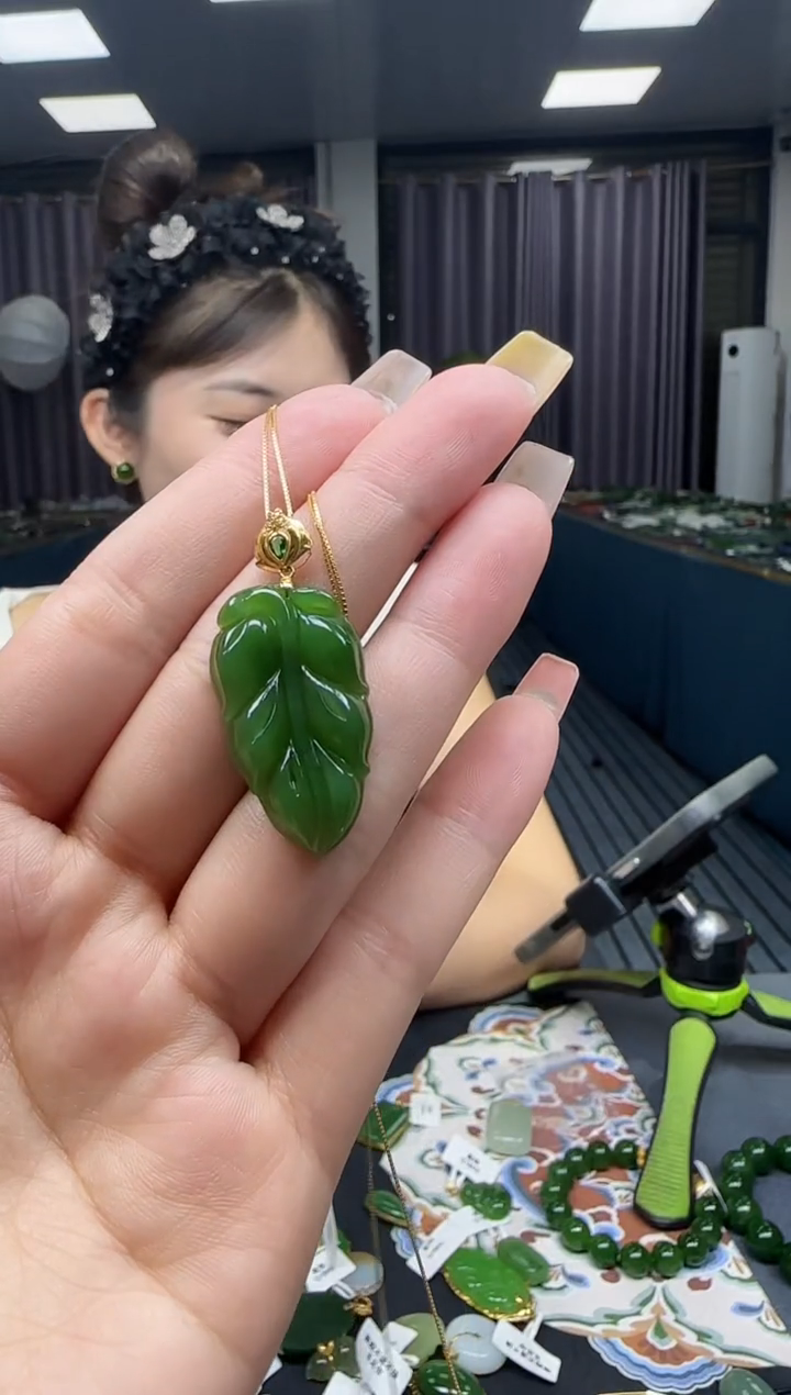 和田玉18K金镶嵌挂件1