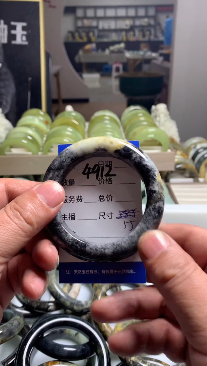 【闪购商品】蛇纹石玉手镯未镶嵌4912