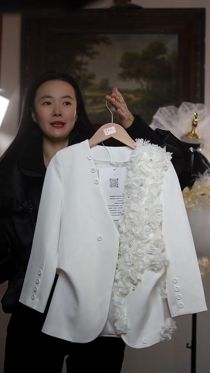 130码白色艺桐轩儿童朝服