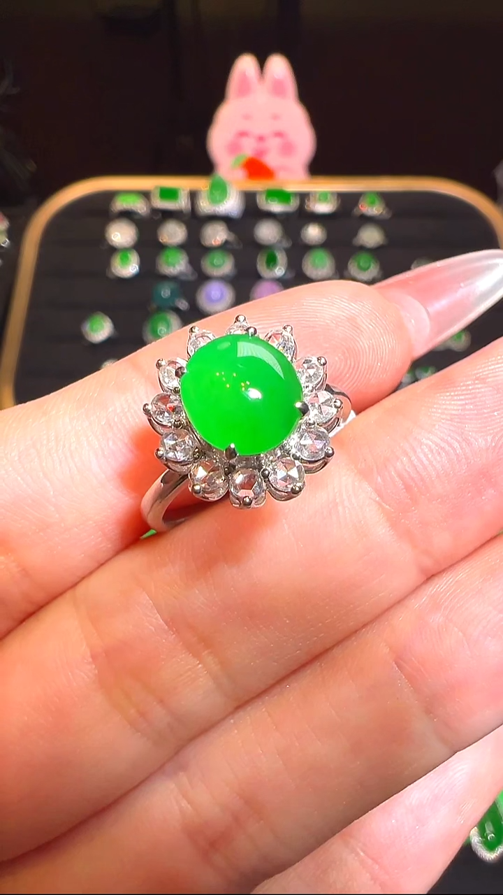 颈饰18K金镶嵌翡翠戒指