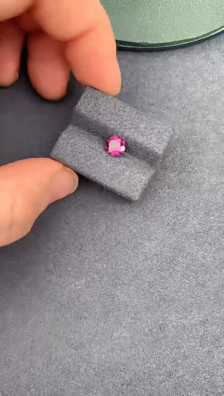 【闪购商品】石榴石裸石未镶嵌90分镁铝榴石