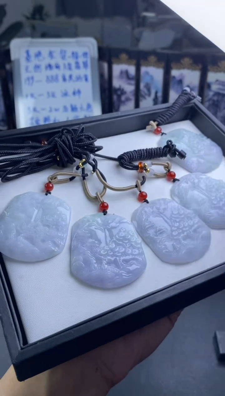 【闪购商品】翡翠未镶嵌颈饰多样性发货