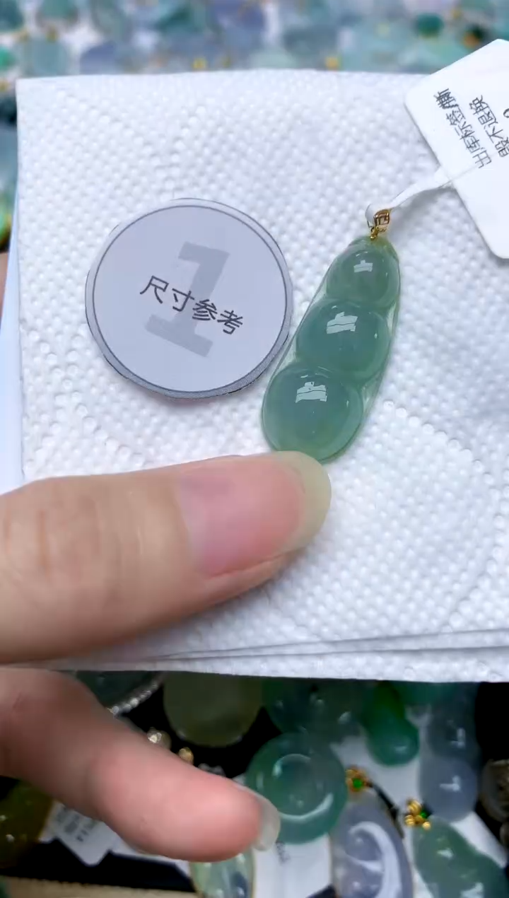 颈饰18K金镶嵌翡翠天然A货翡翠