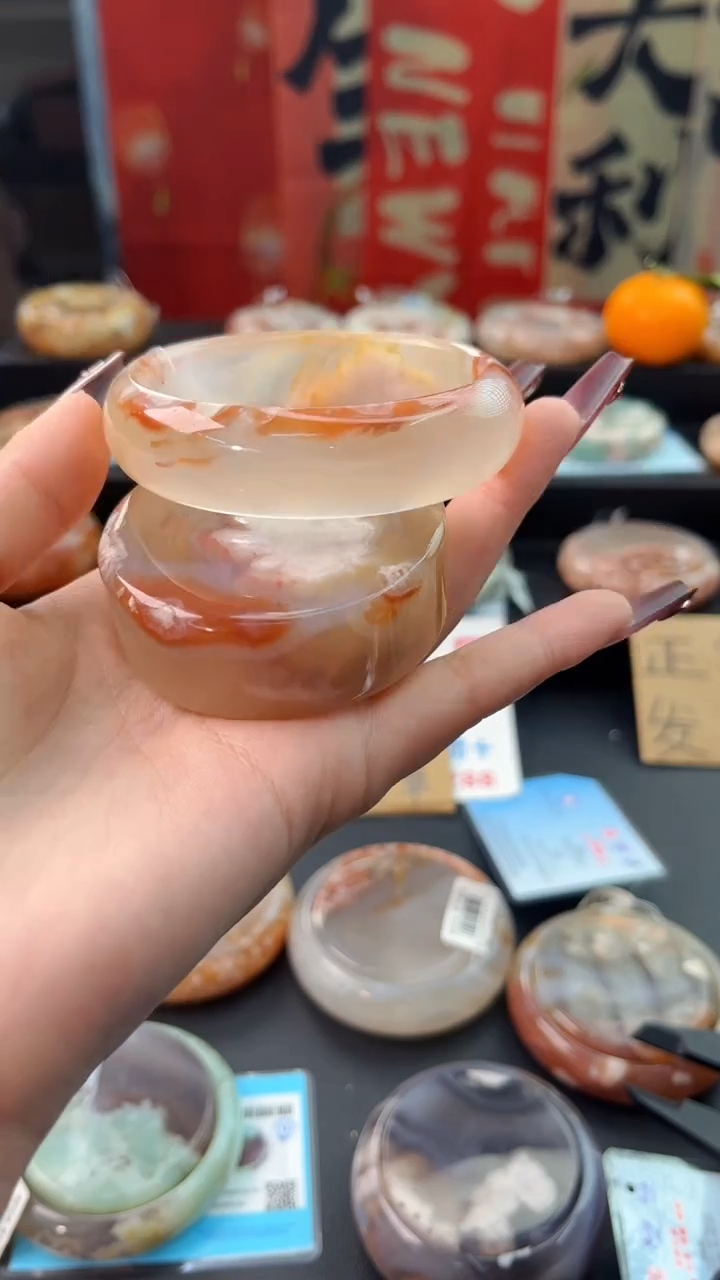 【闪购商品】石英质玉手镯未镶嵌赠送镯心（57圈口)