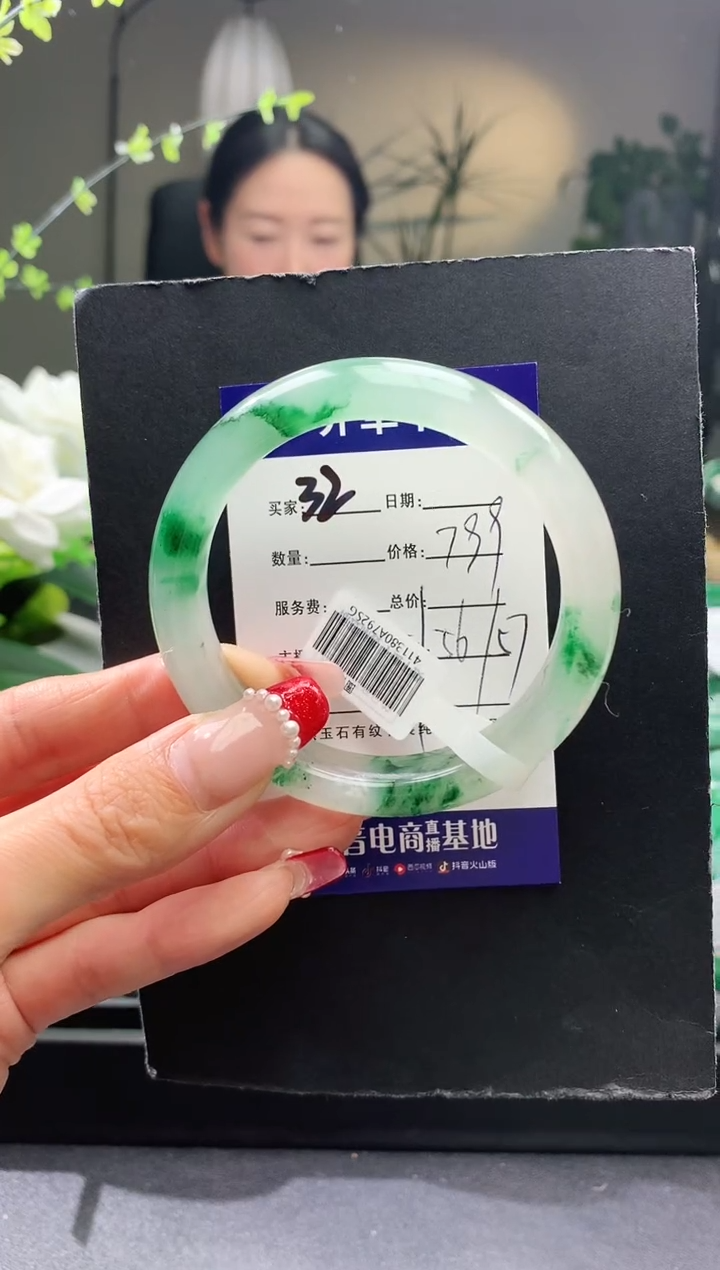 【闪购商品】石英质玉手镯未镶嵌序号32圈口55+