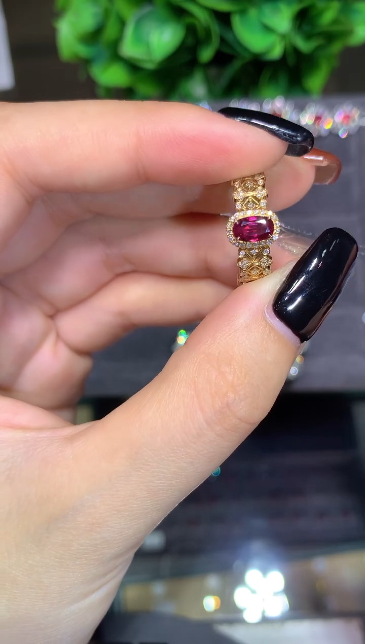 18K金镶嵌戒指红宝石0.76CT