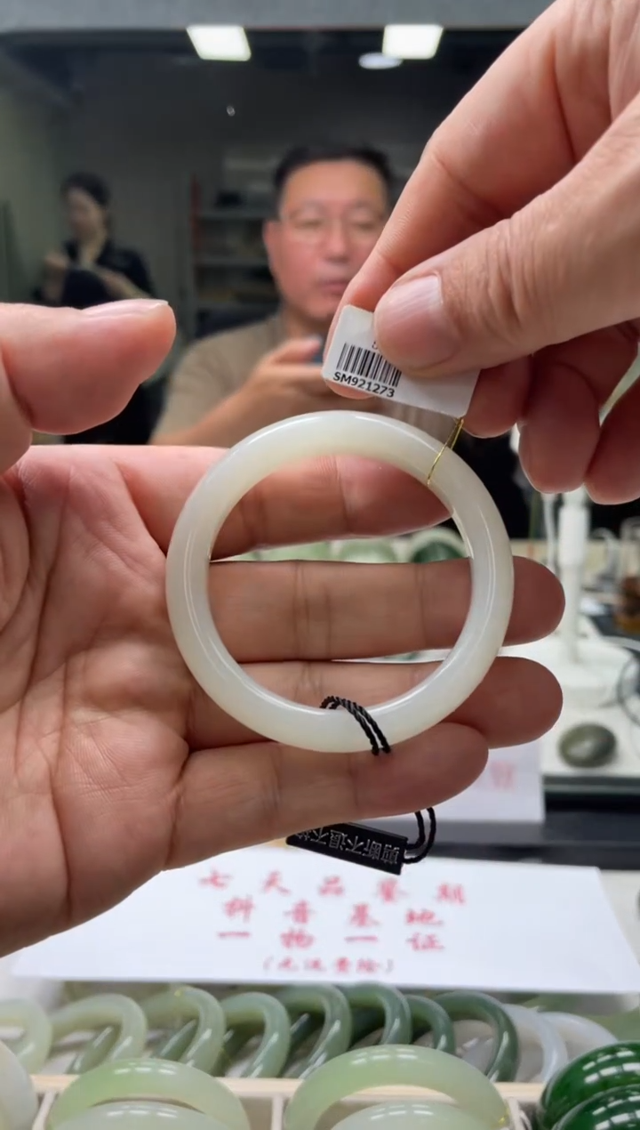 【闪购商品】和田玉手镯未镶嵌编码1273 圈口50-51