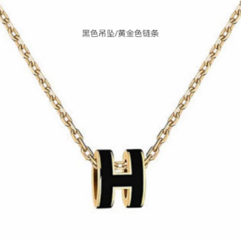合金珐琅吊坠 女生黑色漆面金属金色饰面迷你H吊坠E2专属