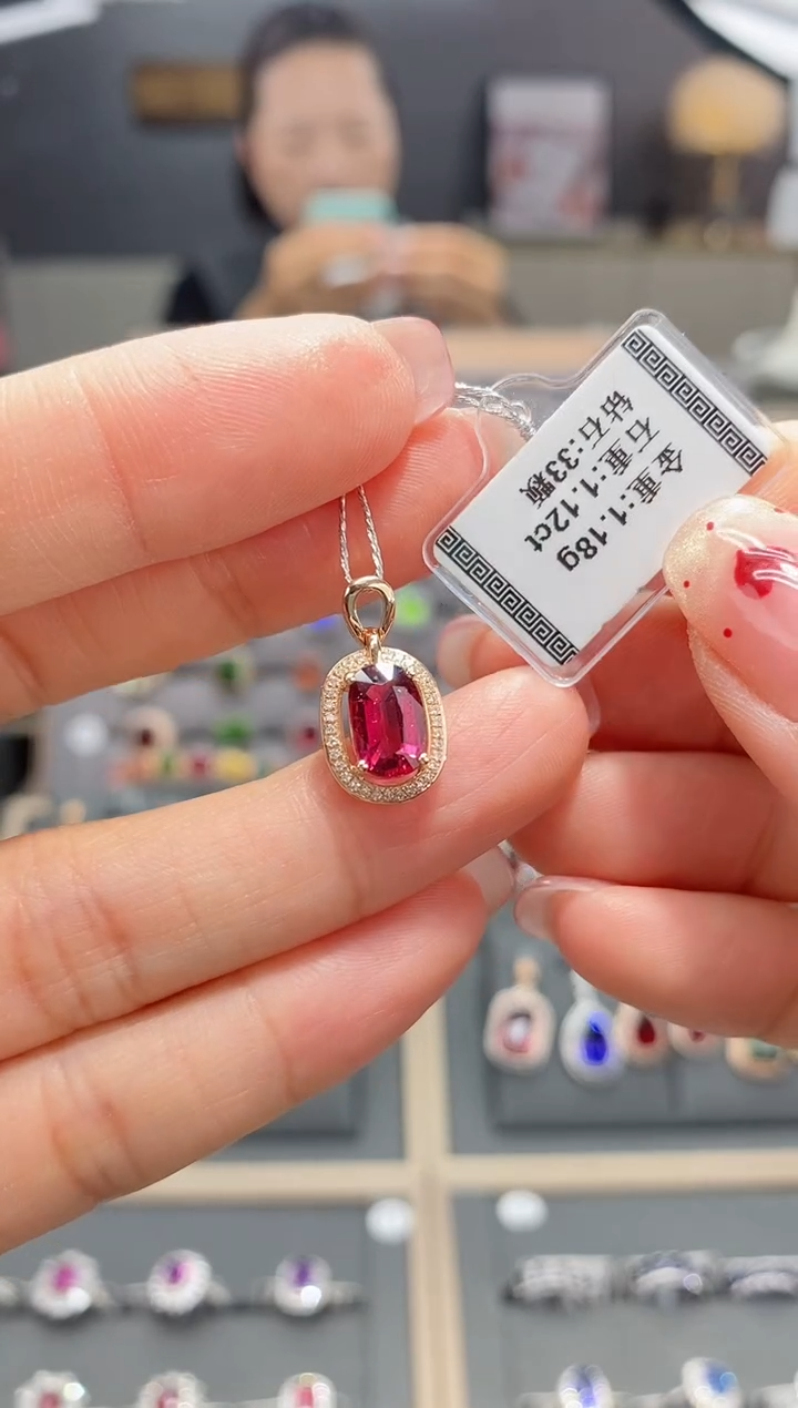 【闪购商品】碧玺颈饰18K金镶嵌1.12 