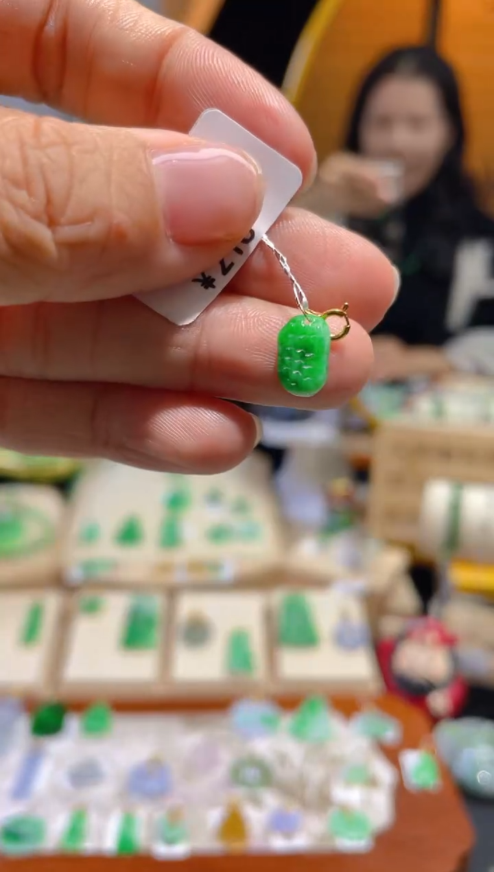 【闪购商品】翡翠颈饰18K金镶嵌假一赔三