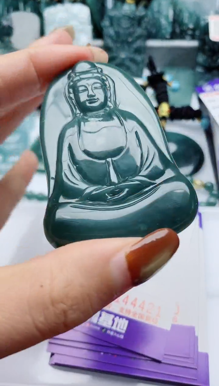 颈饰未镶嵌翡翠             