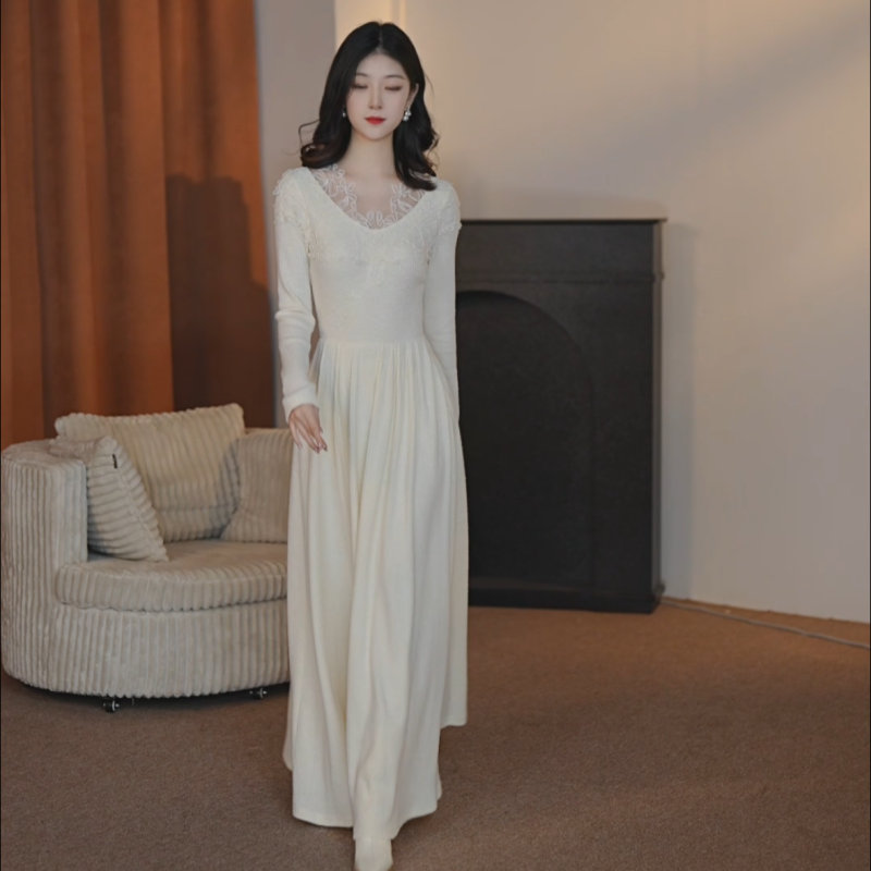 【茉雨】秋冬新款优雅气质蕾丝V领修身显瘦连衣裙-HZ1115