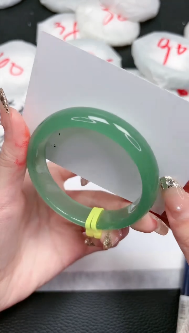 【闪购商品】石英质玉手镯未镶嵌147-56.8